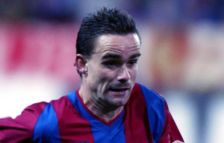 Cuántas temporadas jugó Marc Overmars en el F. C. Barcelona – Sooluciona