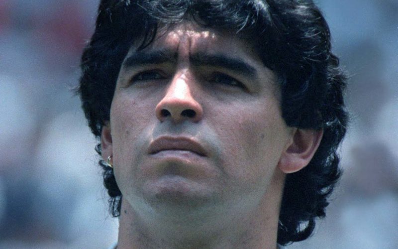 Cuando se retiro del futbol Maradona