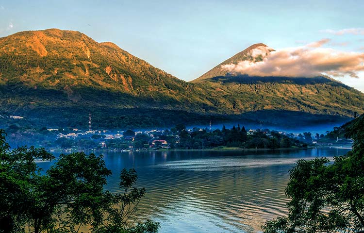 ciudades y pueblos que rodean el lago Atitlán
