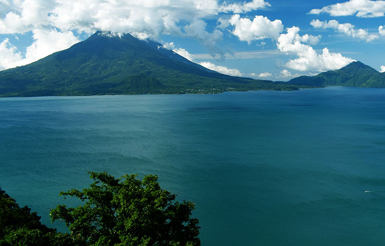 los lagos mas grandes de guatemala