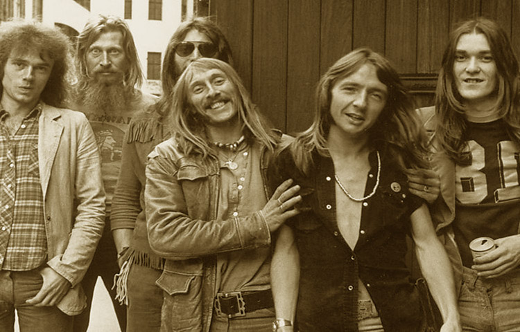 Qué estilo musical tocan Hawkwind