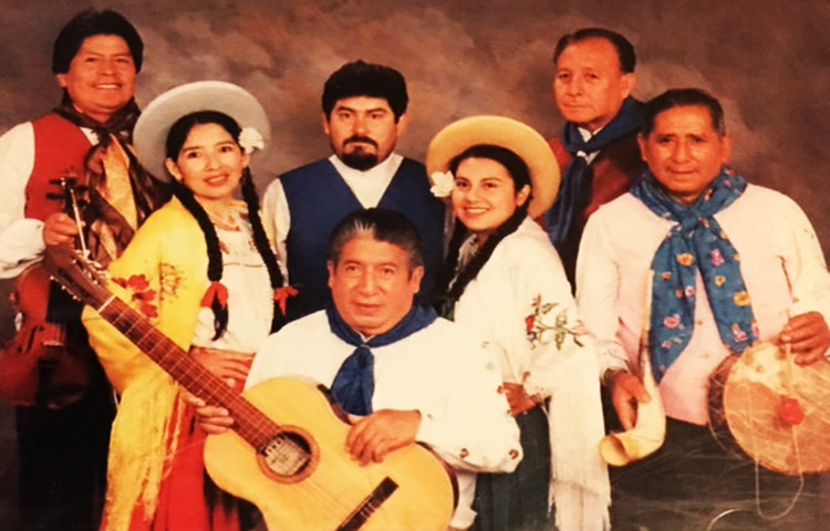 Qué estilo musical tocan Los Montoneros de Méndez