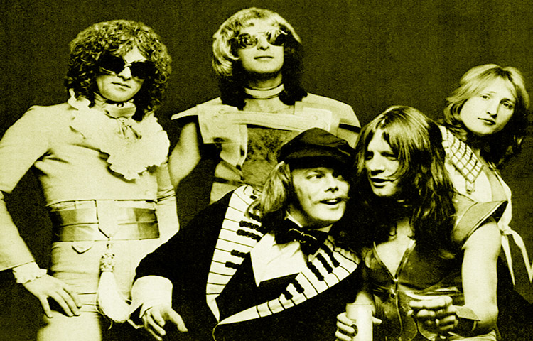 Qué estilo musical tocan Mott the Hoople