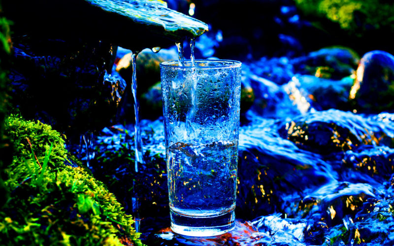 Diferencias entre agua de manantial y agua purificada
