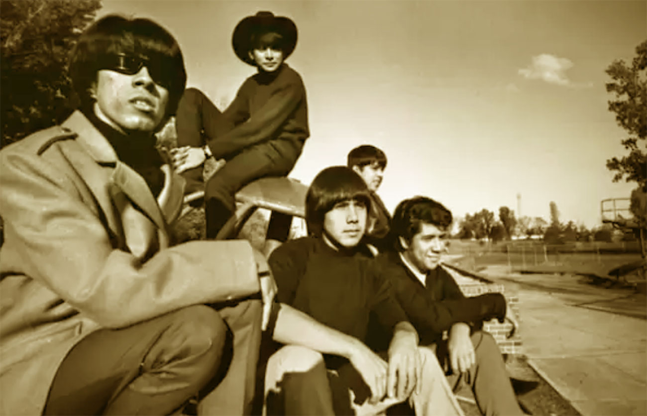 Qué estilo musical tocan Question Mark & the Mysterians