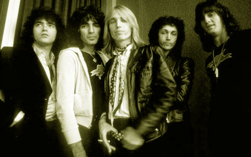 Qué estilo musical tocan Tom Petty and the Heartbreakers