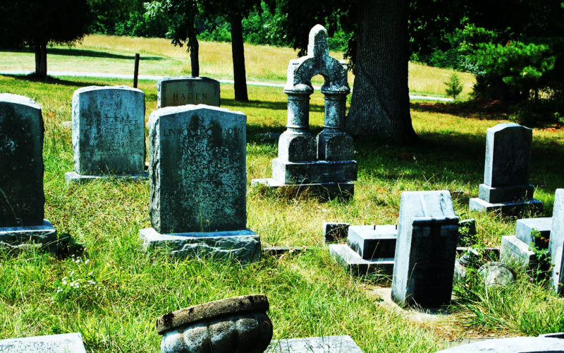 Diferencias entre funeral, cremación y entierro