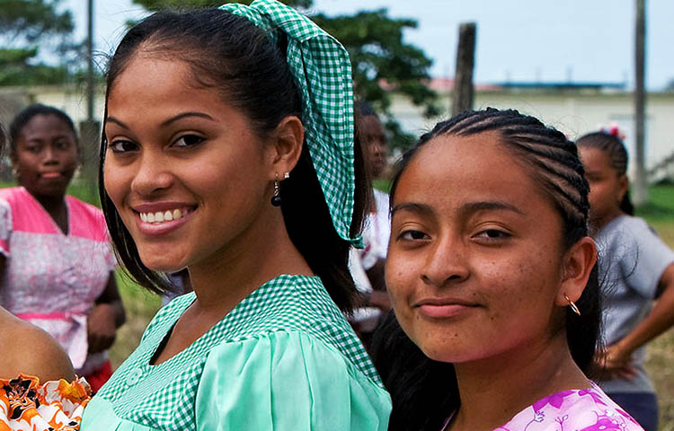 En que idiomas se habla en Belice