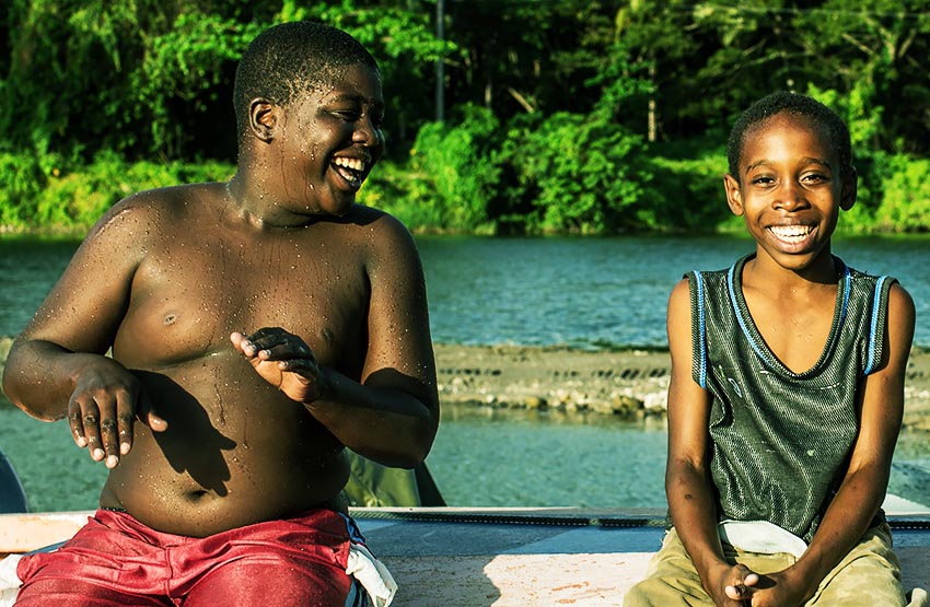 En que idiomas se habla en Dominica