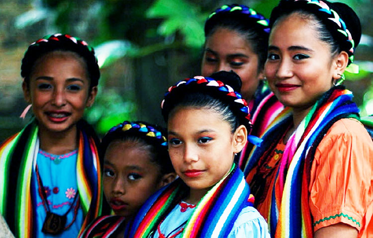 En que idiomas se habla en El Salvador