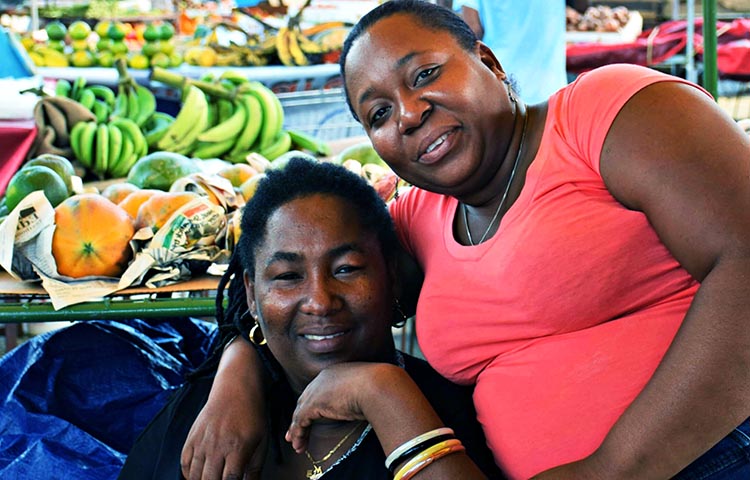 En que idiomas se habla en Trinidad y Tobago