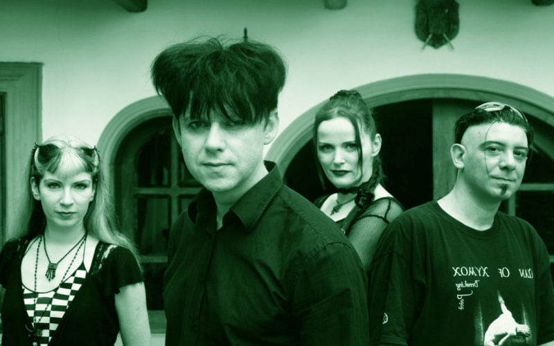 Qué estilo musical tocan Clan of Xymox