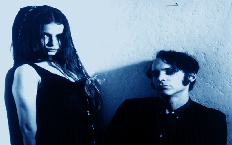 El género musical de Mazzy Star es: folk, shoegaze, dream pop, neo-psicodelia, rock alternativo, rock psicodélico y country alternativo. Tiene su origen en California, Estados Unidos y se formó en el año 1988. Los miembros del grupo son: Hope Sandoval, David Roback, Suki Ewers, Keith Mitchell, Colm Ó Cíosóig y Josh Yenne. Los antiguos miembros del grupo son: William Cooper y Jill Emery.