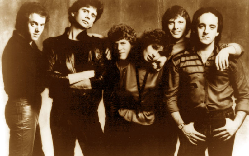 El género musical de Quarterflash es: rock y pop rock Tiene su origen en Portland, Oregon, Estados Unidos y se formó en el año 1980. Los miembros del grupo son: Marv Ross, Rindy Ross, Jack Charles, Rich Gooch, Rick Digiallonardo y Brian David Willis.