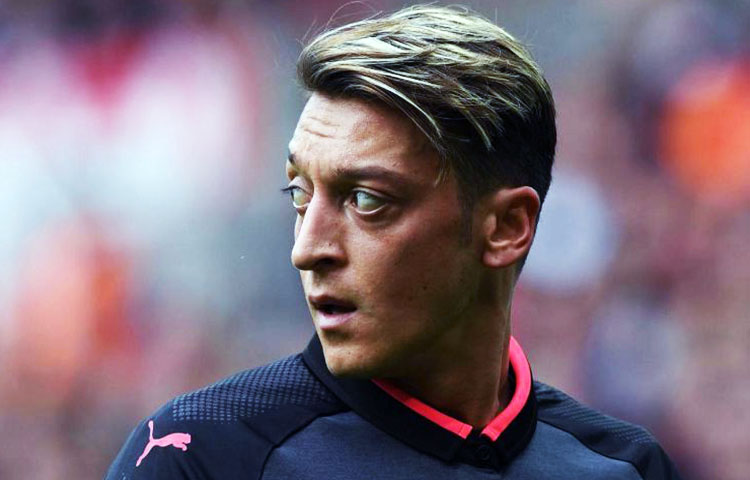 debut de Mesut ozil