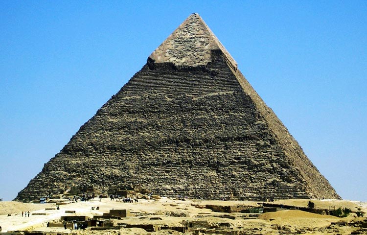 Diferencias entre mastaba y pirámide