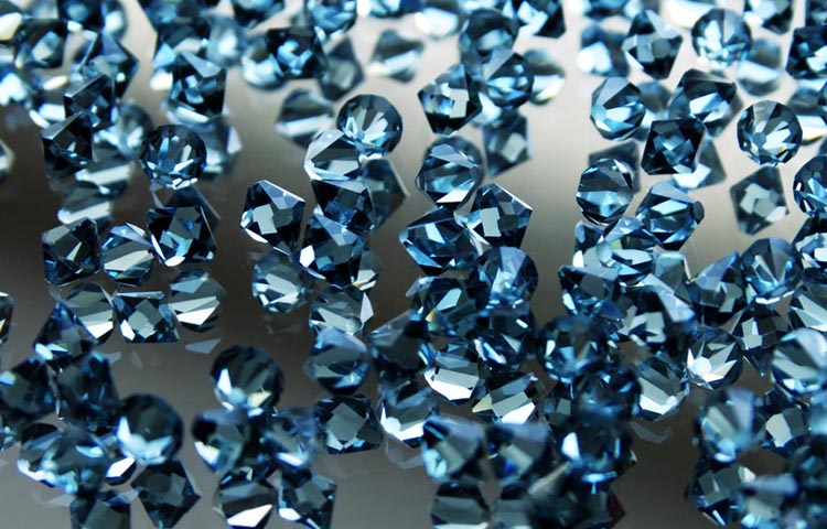 Diferencias entre zirconia cúbica y diamante