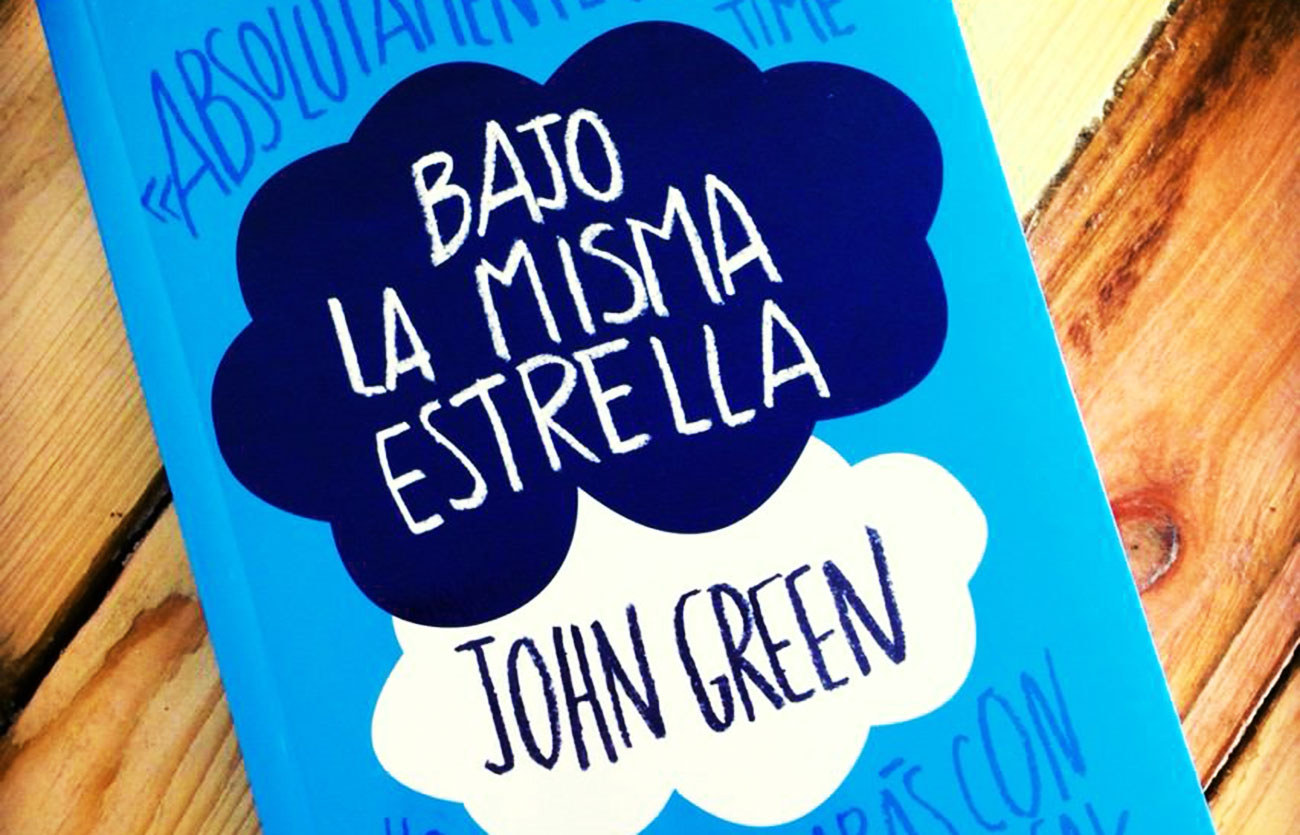 Quién es el autor de Bajo la misma estrella