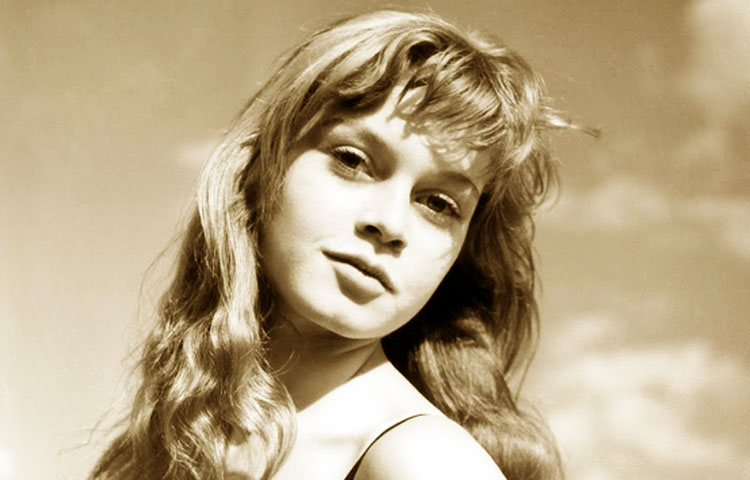 Cuál fue la infancia de Brigitte Bardot