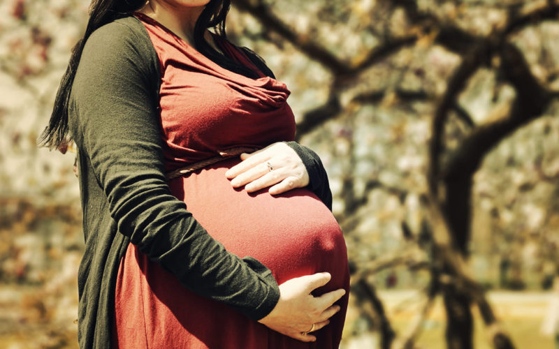 Diferencias entre la maternidad subrogada y la FIV