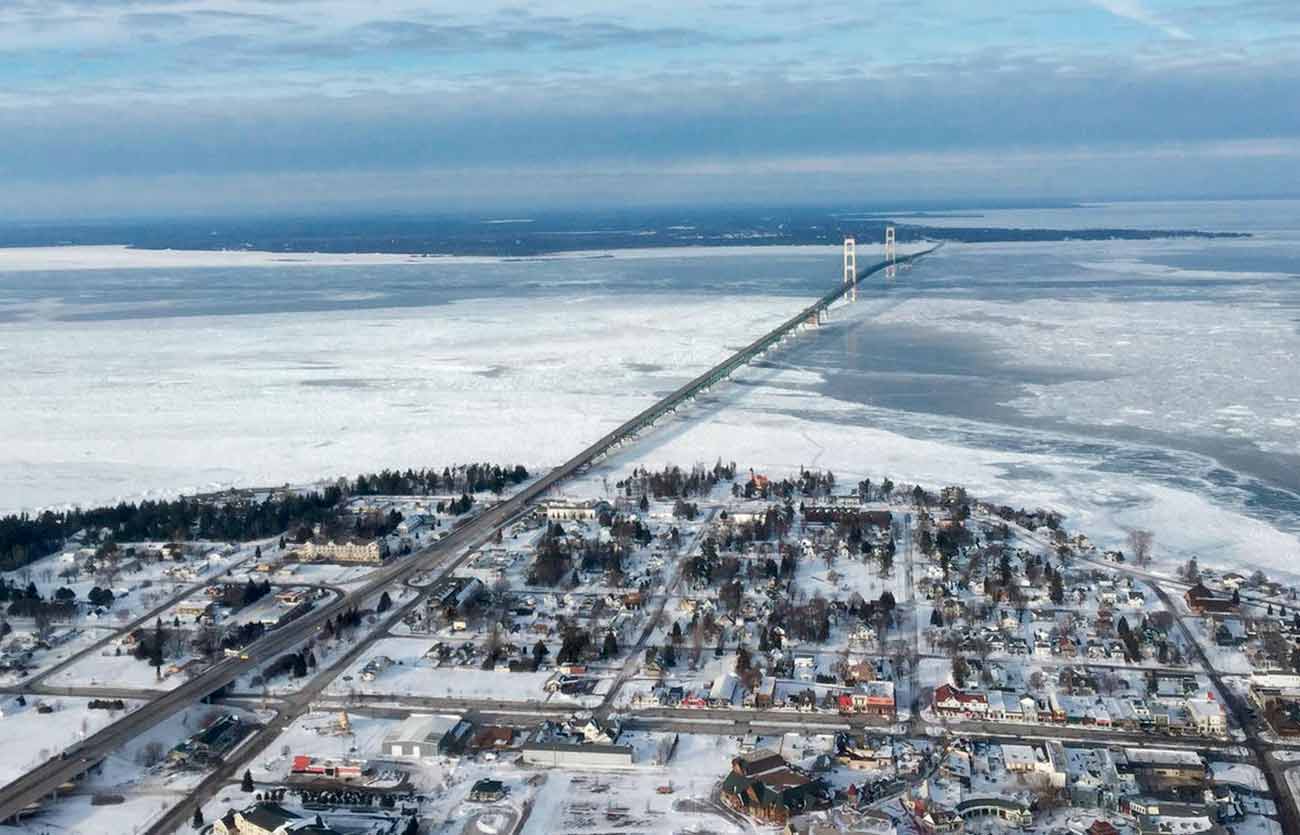 Dónde se encuentra el estrecho de Mackinac