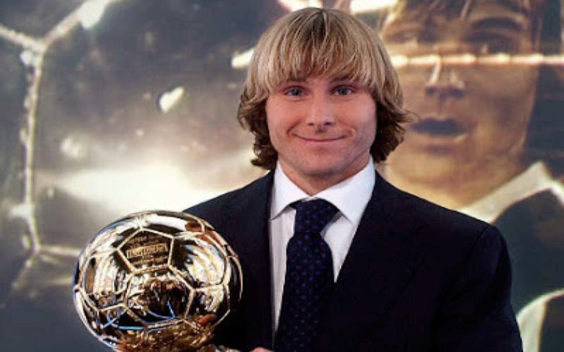 Qué futbolista ganó el Balón de Oro masculino en el año 2003