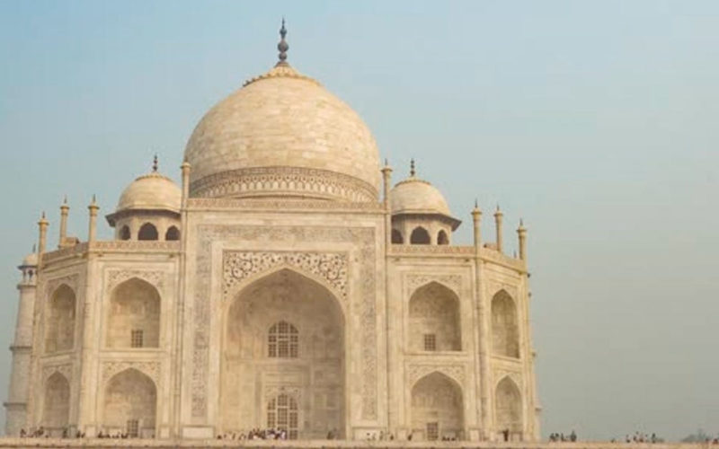 En qué año se construyó el Taj Mahal