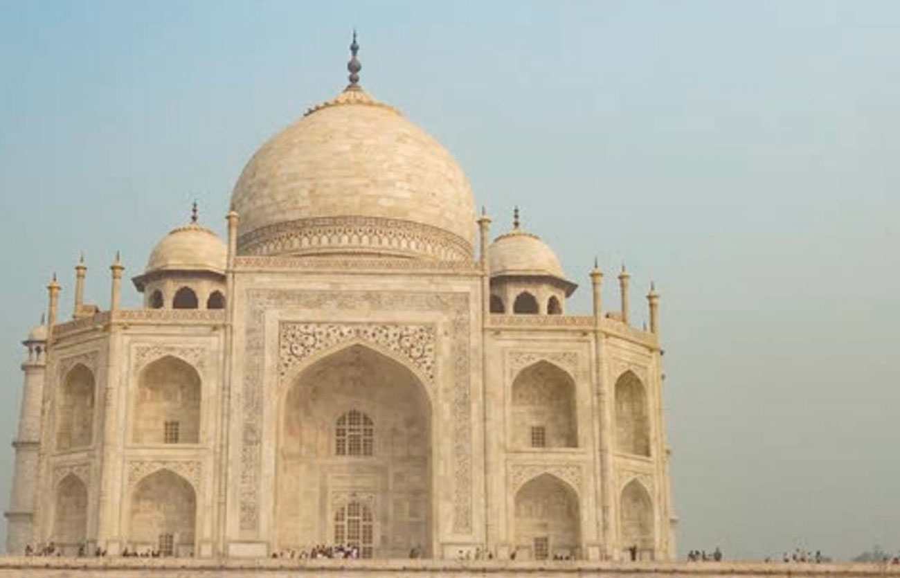 En qué año se construyó el Taj Mahal