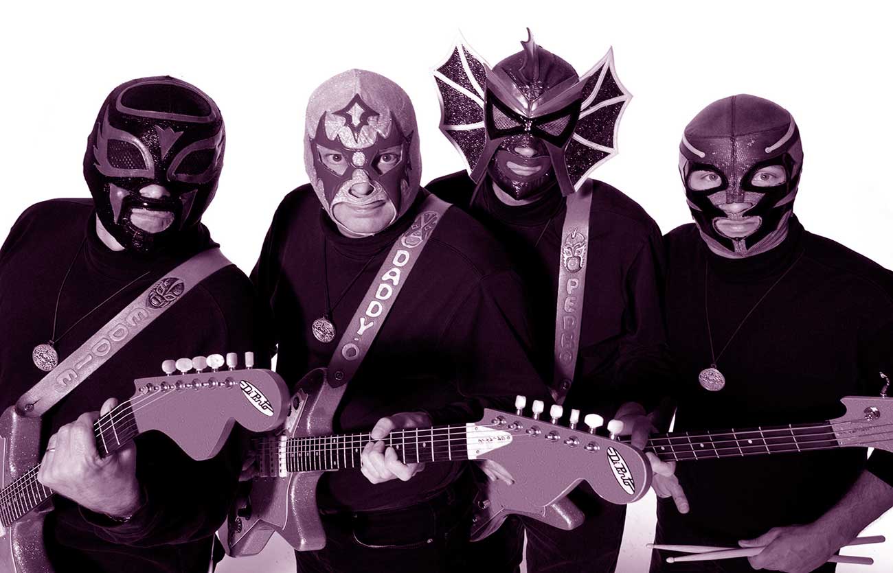 Qué estilo musical tocan Los Straitjackets