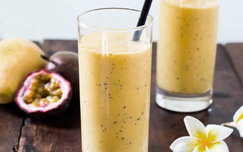 Batido cremoso de mango y coco