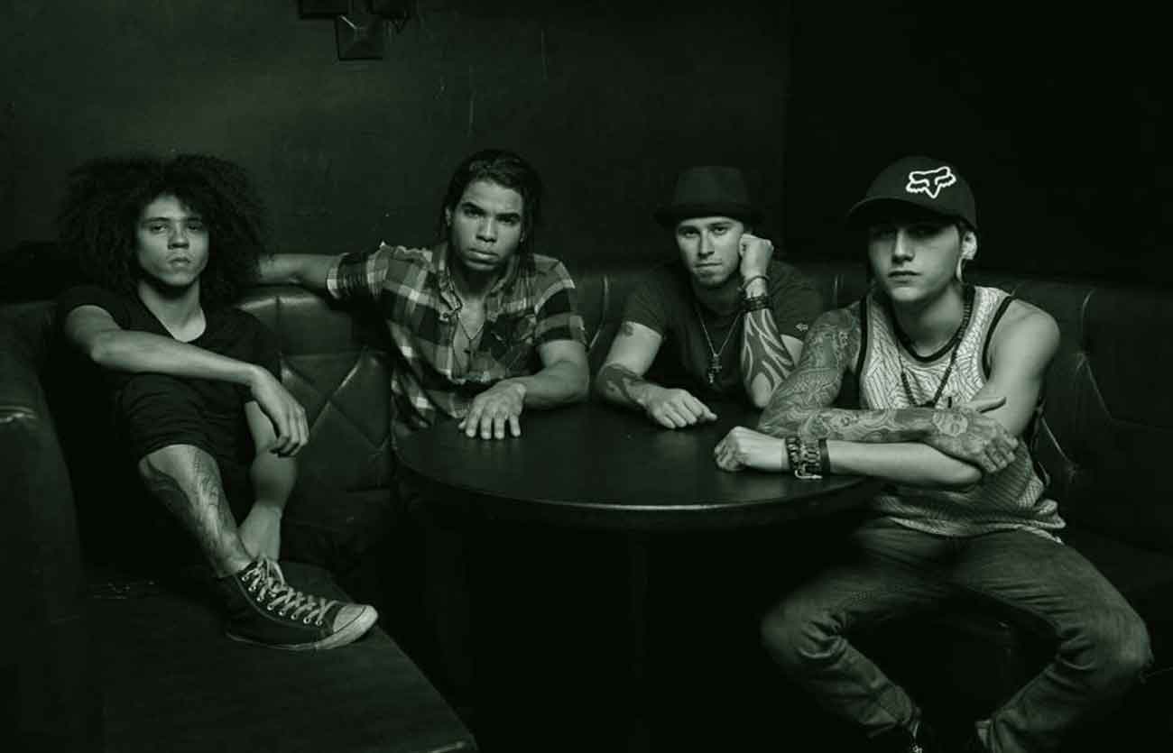 Группа black видео. Группа Black Tide. Gabriel Garcia Black Tide. Black Tide Light from above. Baelor Black Tide.