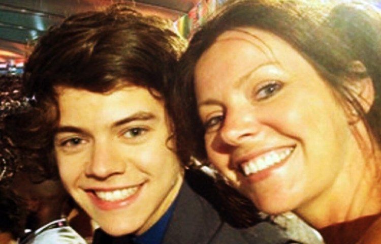 Cómo se llaman los padres de Harry Styles – Sooluciona