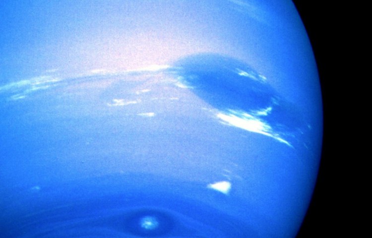 Qué es más grande la Tierra o Neptuno