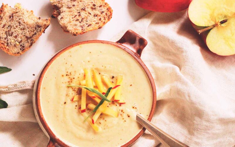 Sopa de coliflor y manzana