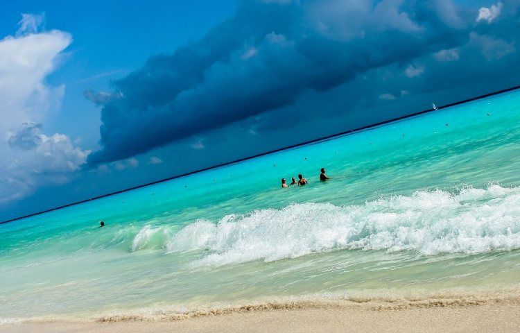 azules de la playa de cancun