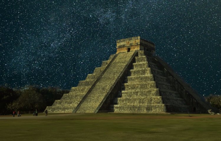 piramide maya de chichen itza yucatan