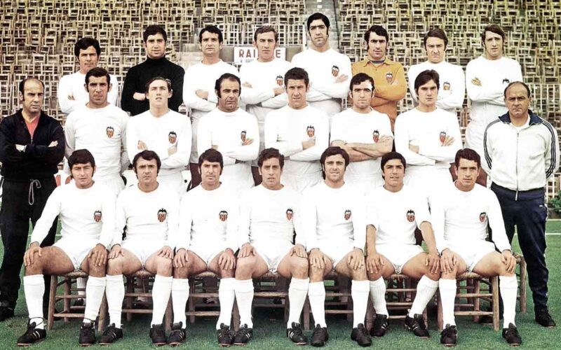 Qué equipo de fútbol ganó la Liga en 1970-71