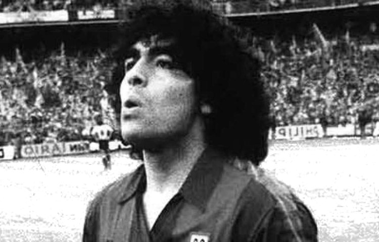 Cuándo fichó Maradona por el Barcelona
