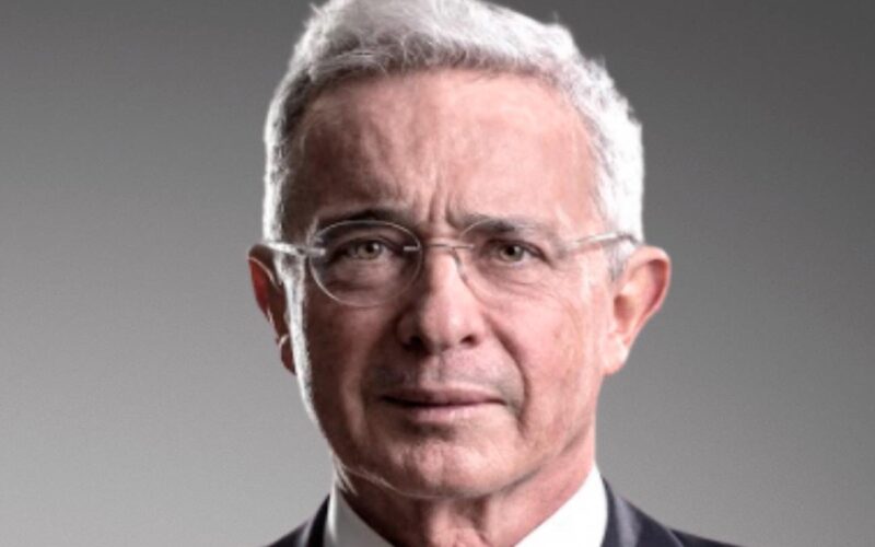 Álvaro Uribe Vélez fue presidente en el año 2002