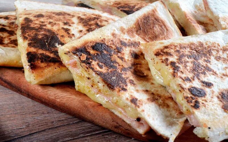 Receta: Quesadillas de queso de cabra y maíz tostado