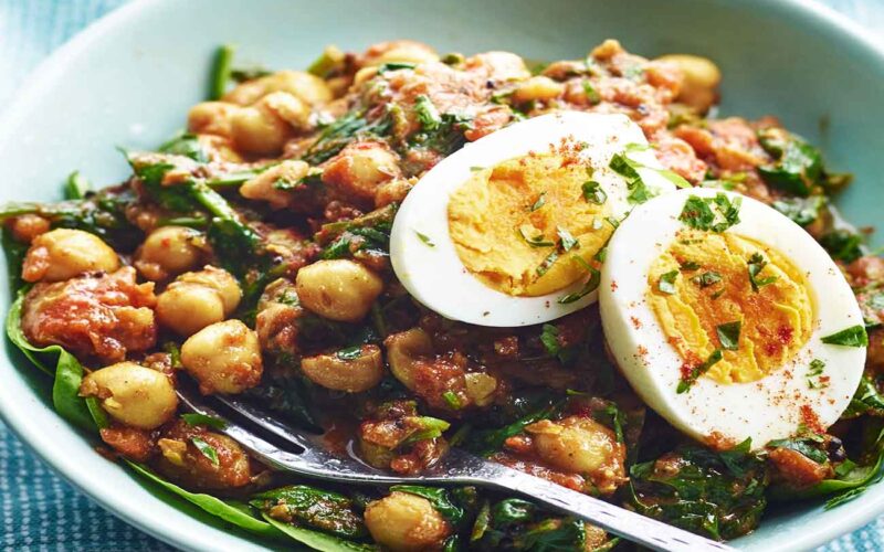 Receta: Garbanzos, huevos y espinacas al curry