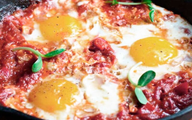 Receta: Huevos al horno con tomate