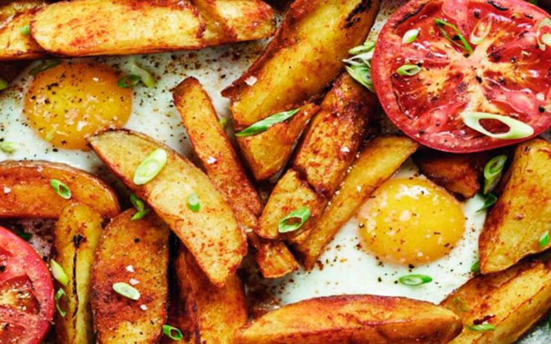 Receta: Huevos y patatas fritas al horno