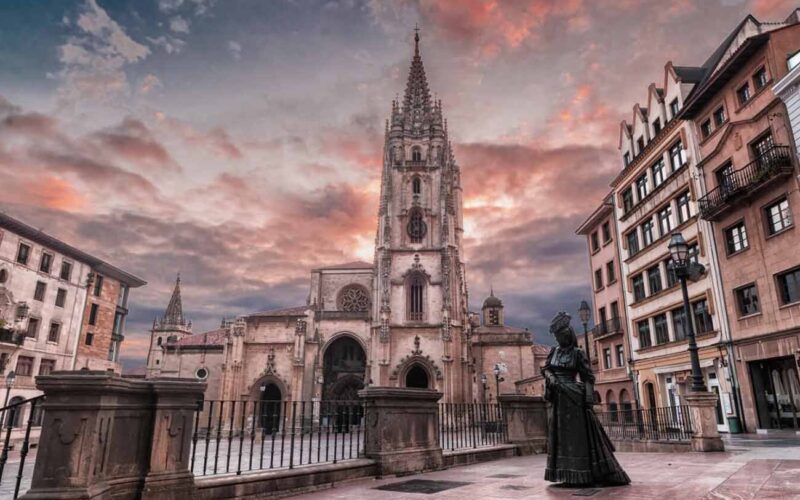 Oviedo es la capital de Asturias