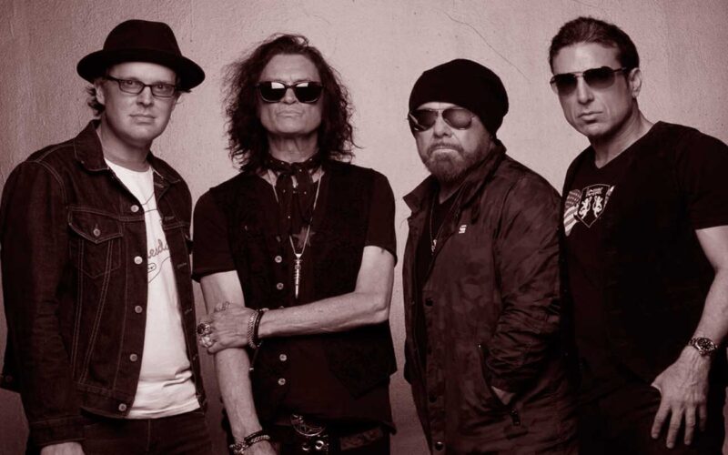 Qué estilo musical tocan Black Country Communion