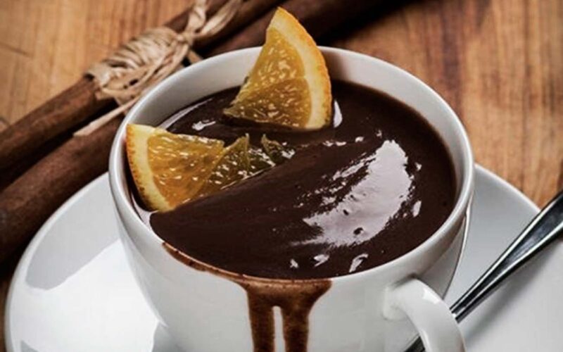 Receta: Chocolate caliente con licor de naranja