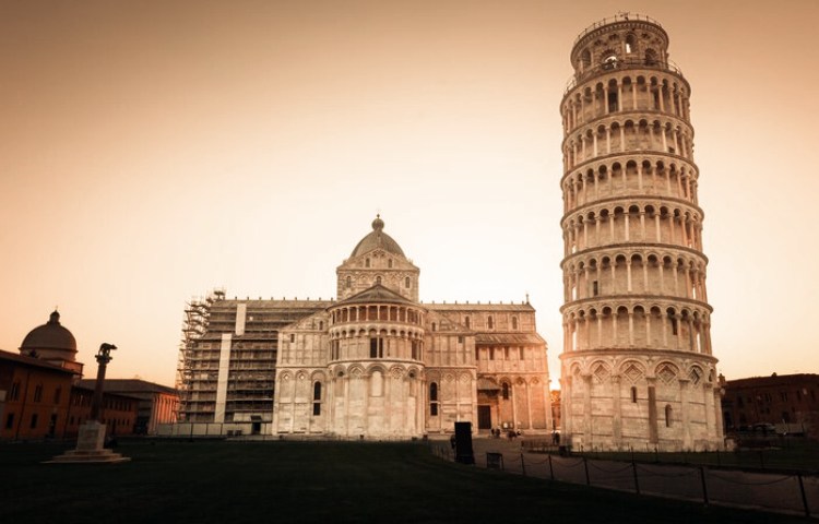 Cuál es la historia y origen de la ciudad de Pisa