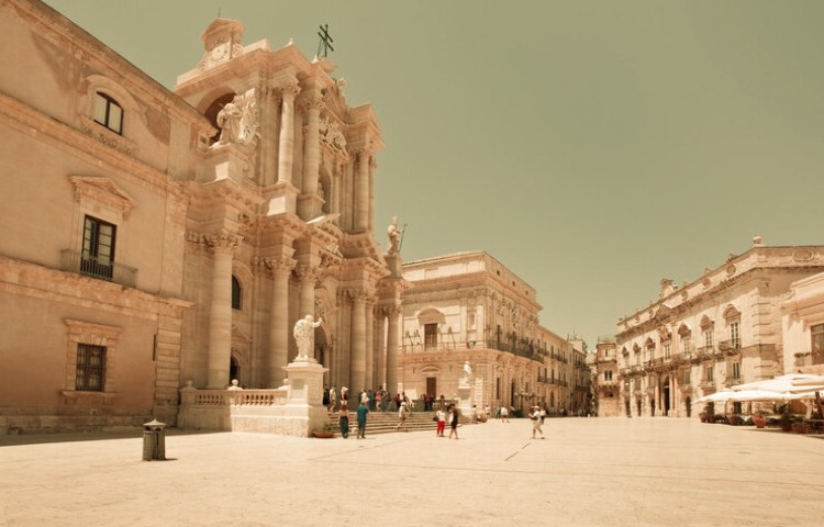 Cuál es la historia y origen de la ciudad de Siracusa