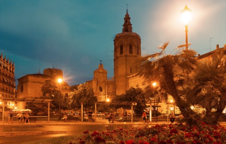 Cuál es la temperatura de Valencia durante el año