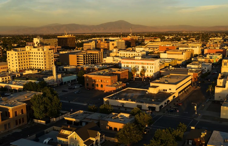 Cuál es el origen de la ciudad de Bakersfield